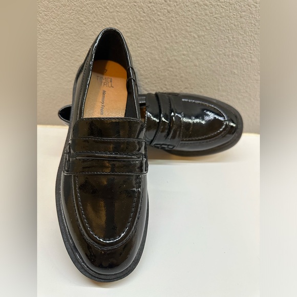 Women’s Patent Loafer - Picture 5 of 5